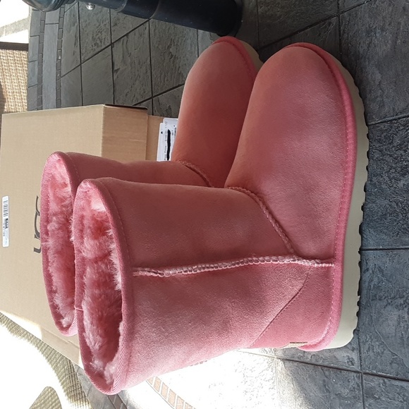 COPY - NEW UGG W CLASSIC ll - Picture 2 of 8